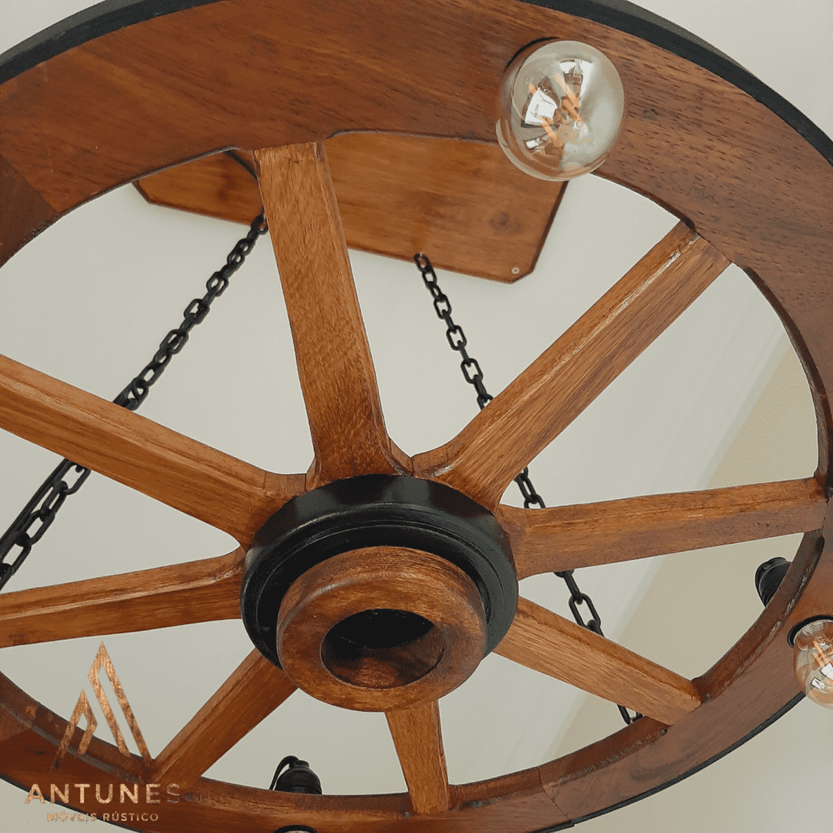 Lustre Rústico Roda de Carroça 60cm Madeira Maciça 4 Lâmpadas Bivolt Teto Retro Antunes ( não acompanha lampadas ) - Imagem 14