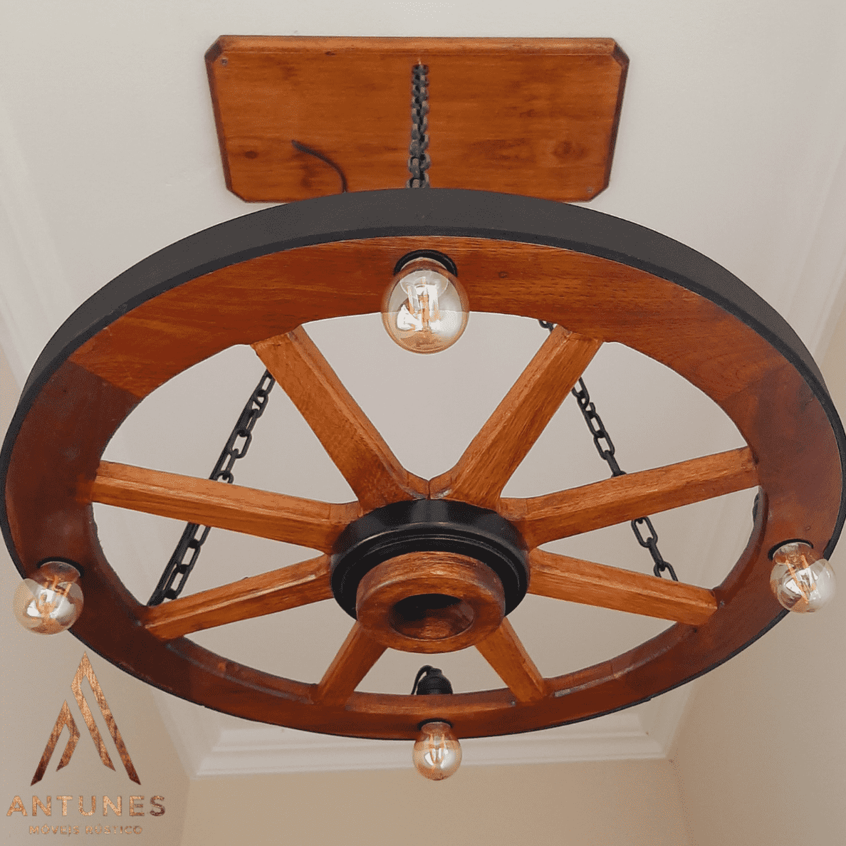 Lustre Rústico Roda de Carroça 60cm Madeira Maciça 4 Lâmpadas Bivolt Teto Retro Antunes ( não acompanha lampadas ) - Imagem 10
