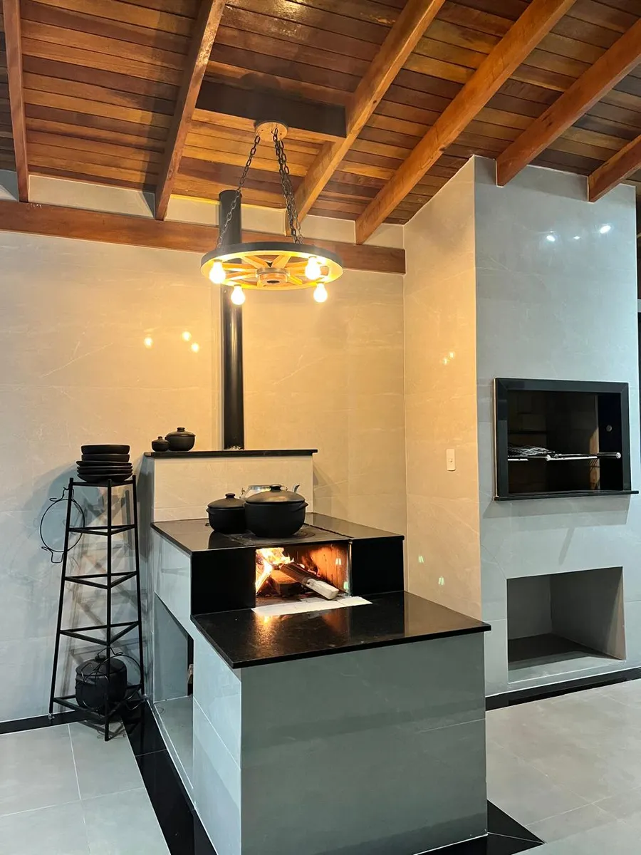 Lustre Rústico Roda de Carroça 60cm Madeira Maciça 4 Lâmpadas Bivolt Teto Retro Antunes ( não acompanha lampadas ) - Imagem 2