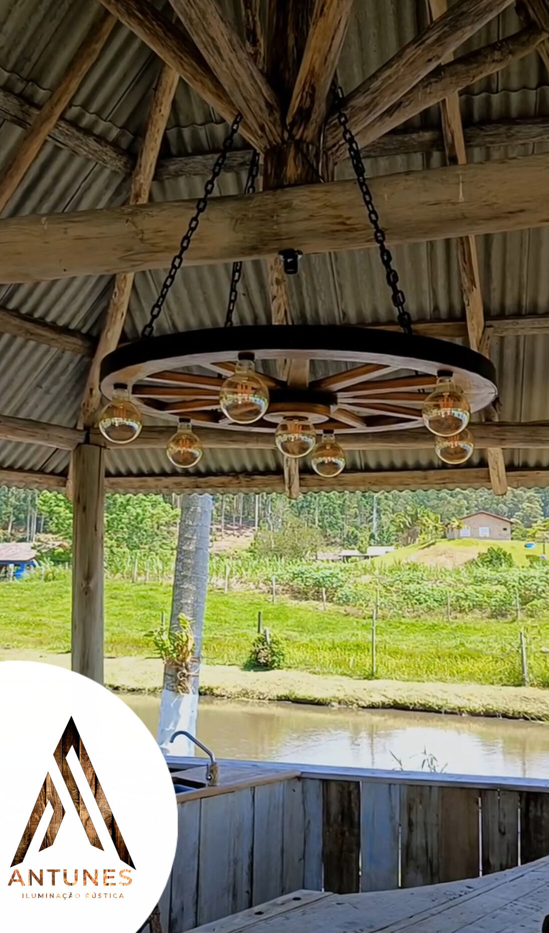 Lustre Rústico Gigante 90cm 7 Bocais Roda de Carroça Madeira Maciça Retrô Artesanal – Antunes (não acompanha lampadas) - Imagem 10