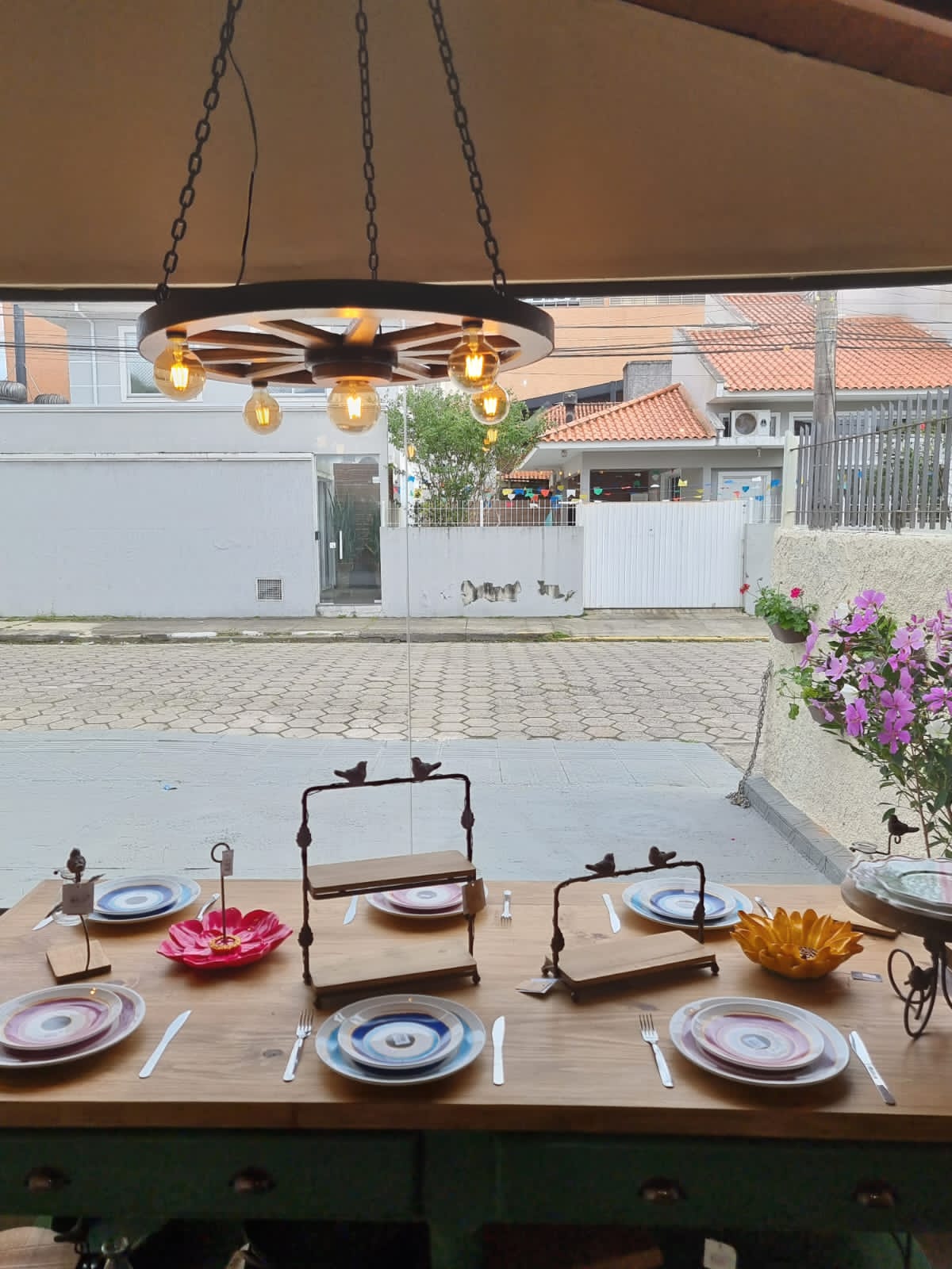 Lustre Rústico Roda de Carroça 70cm 5 Lâmpadas Madeira Maciça Retrô Artesanal – Antunes (não acompanha lampadas) - Imagem 9