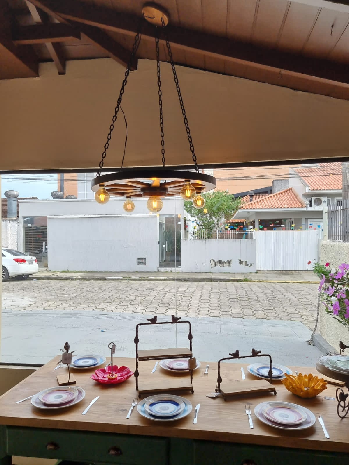 Lustre Rústico Roda de Carroça 70cm 5 Lâmpadas Madeira Maciça Retrô Artesanal – Antunes (não acompanha lampadas) - Imagem 8