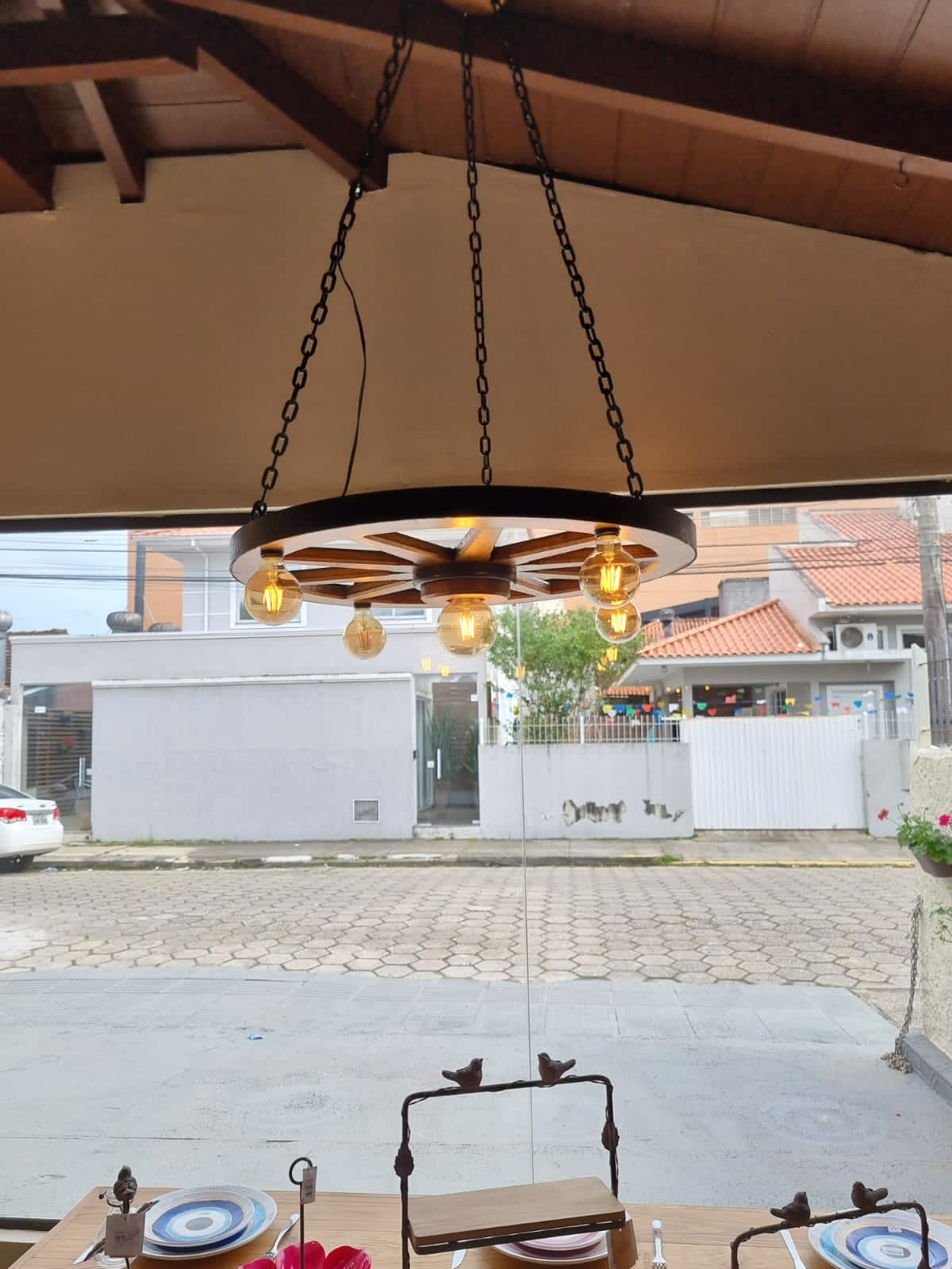 Lustre Rústico Roda de Carroça 70cm 5 Lâmpadas Madeira Maciça Retrô Artesanal – Antunes (não acompanha lampadas) - Imagem 13