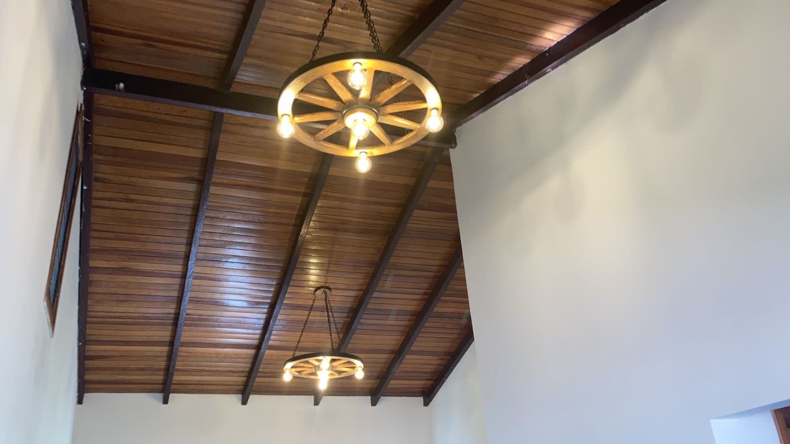 Lustre Rústico Roda de Carroça 70cm 5 Lâmpadas Madeira Maciça Retrô Artesanal – Antunes (não acompanha lampadas) - Imagem 7