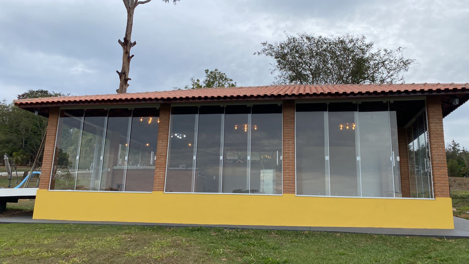 Lustre Rústico Gigante 90cm 7 Bocais Roda de Carroça Madeira Maciça Retrô Artesanal – Antunes (não acompanha lampadas) - Imagem 20