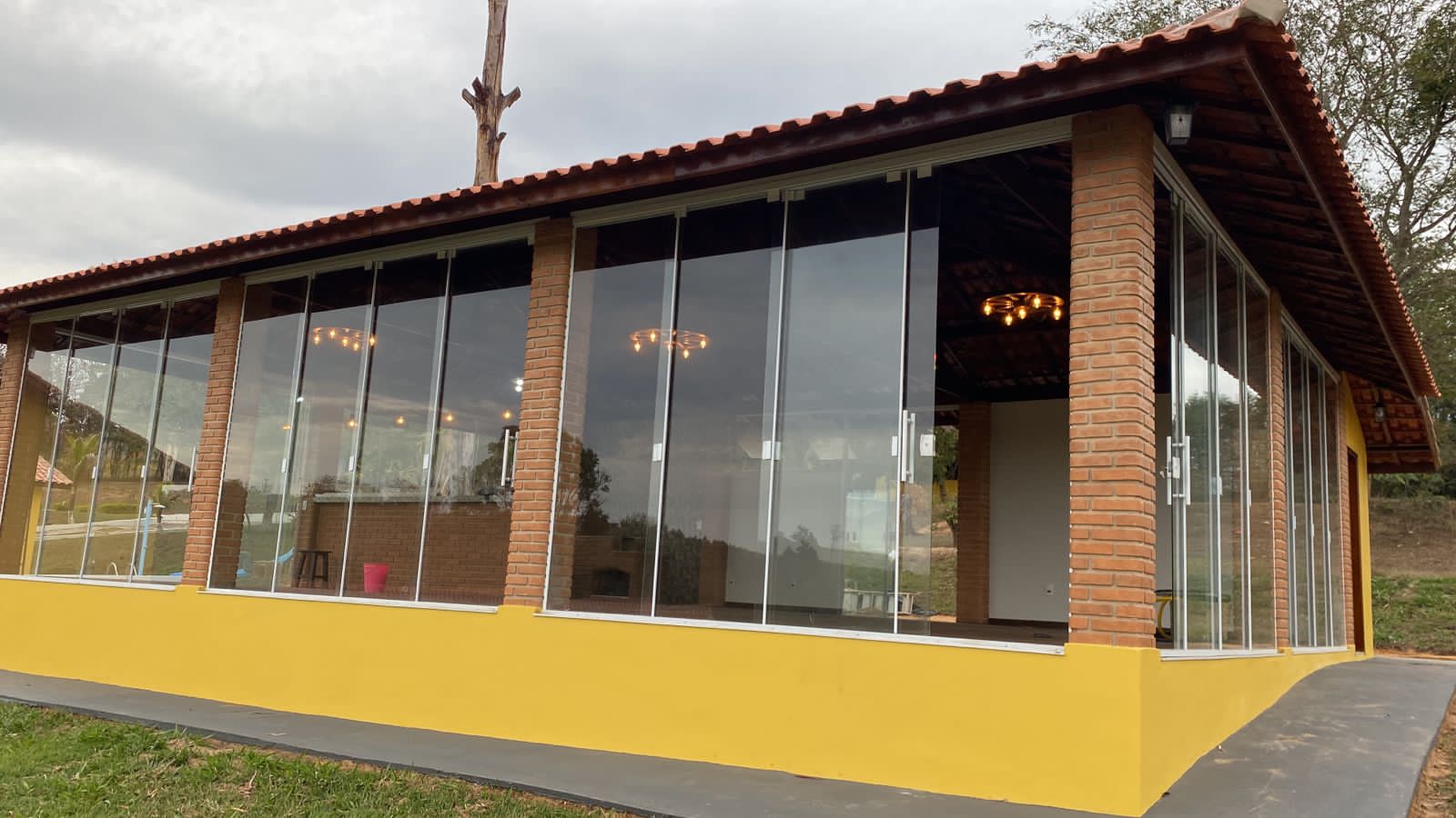 Lustre Rústico Gigante 90cm 7 Bocais Roda de Carroça Madeira Maciça Retrô Artesanal – Antunes (não acompanha lampadas) - Imagem 19