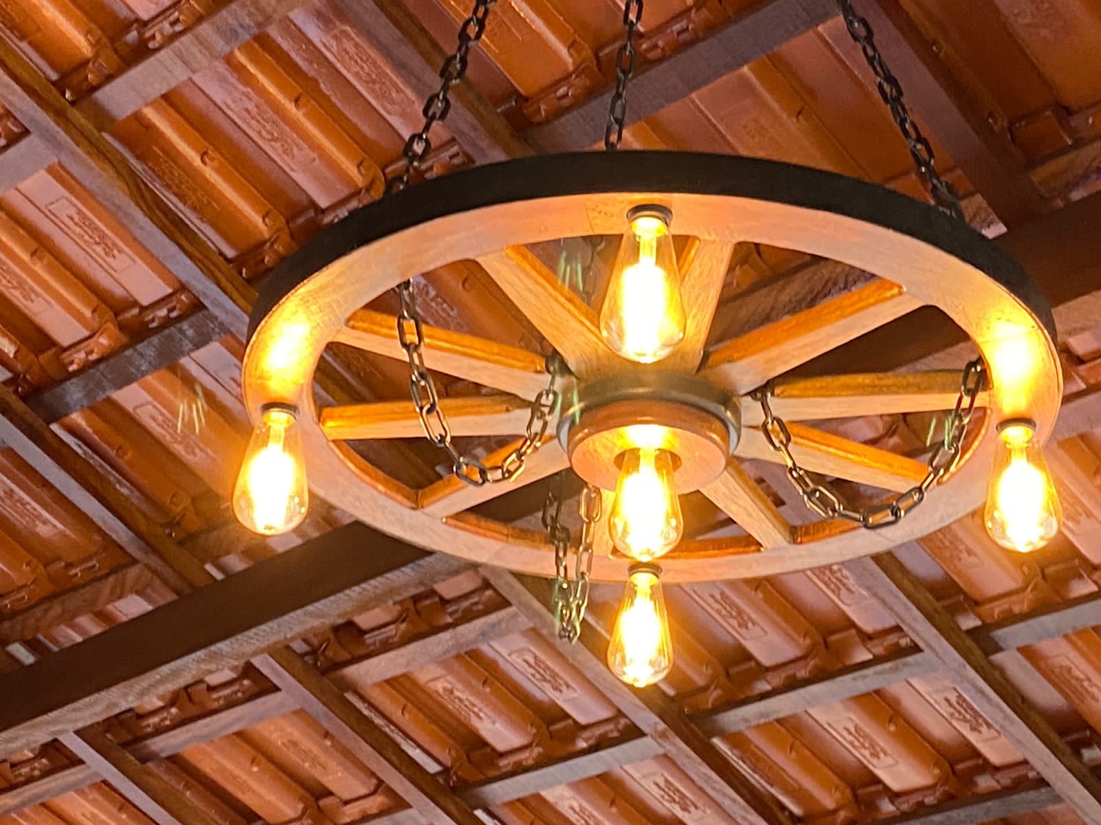 Lustre Gigante Rústico 90cm 5 Bocal Madeira Maciça Retrô Artesanal – Antunes (não acompanha lampadas) - Imagem 9