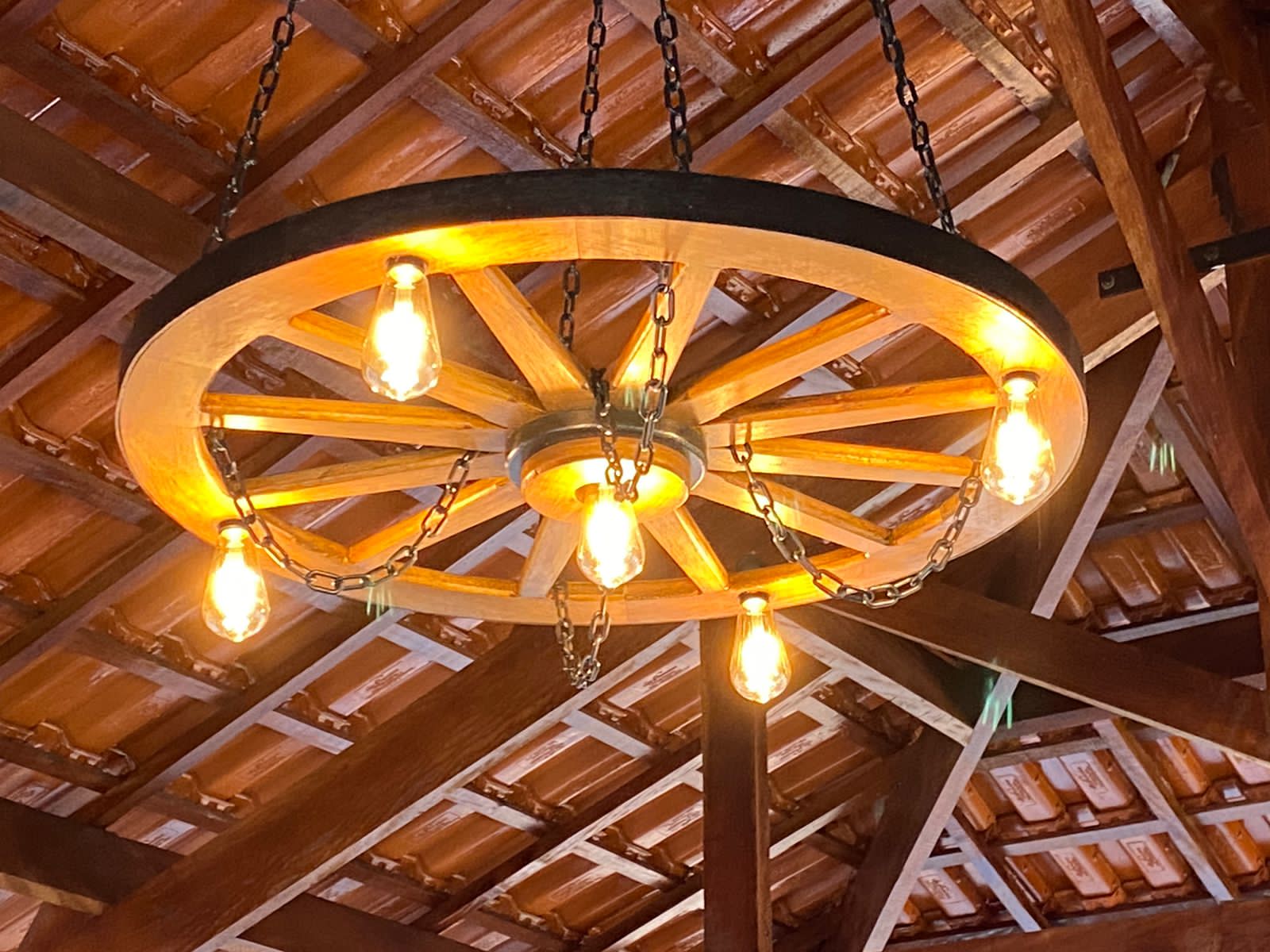 Lustre Gigante Rústico 90cm 5 Bocal Madeira Maciça Retrô Artesanal – Antunes (não acompanha lampadas) - Imagem 7