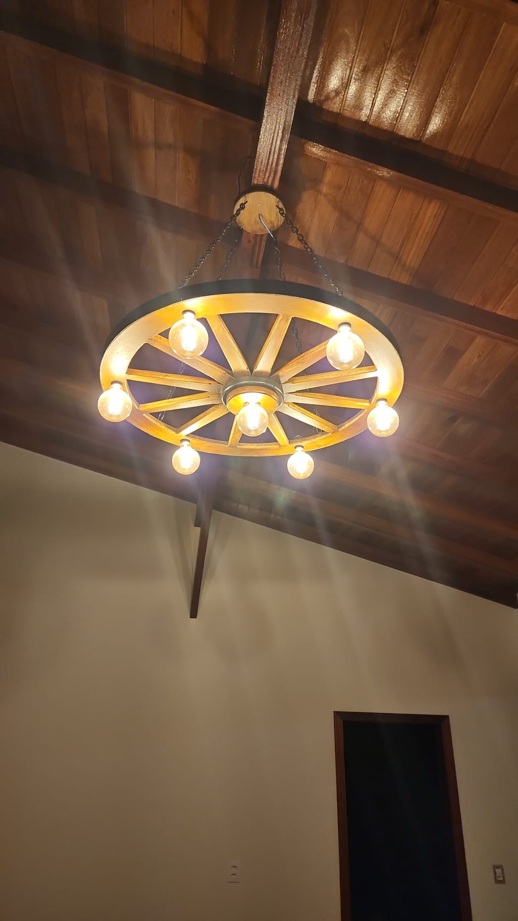 Lustre Rústico Gigante 90cm 7 Bocais Roda de Carroça Madeira Maciça Retrô Artesanal – Antunes (não acompanha lampadas) - Imagem 8