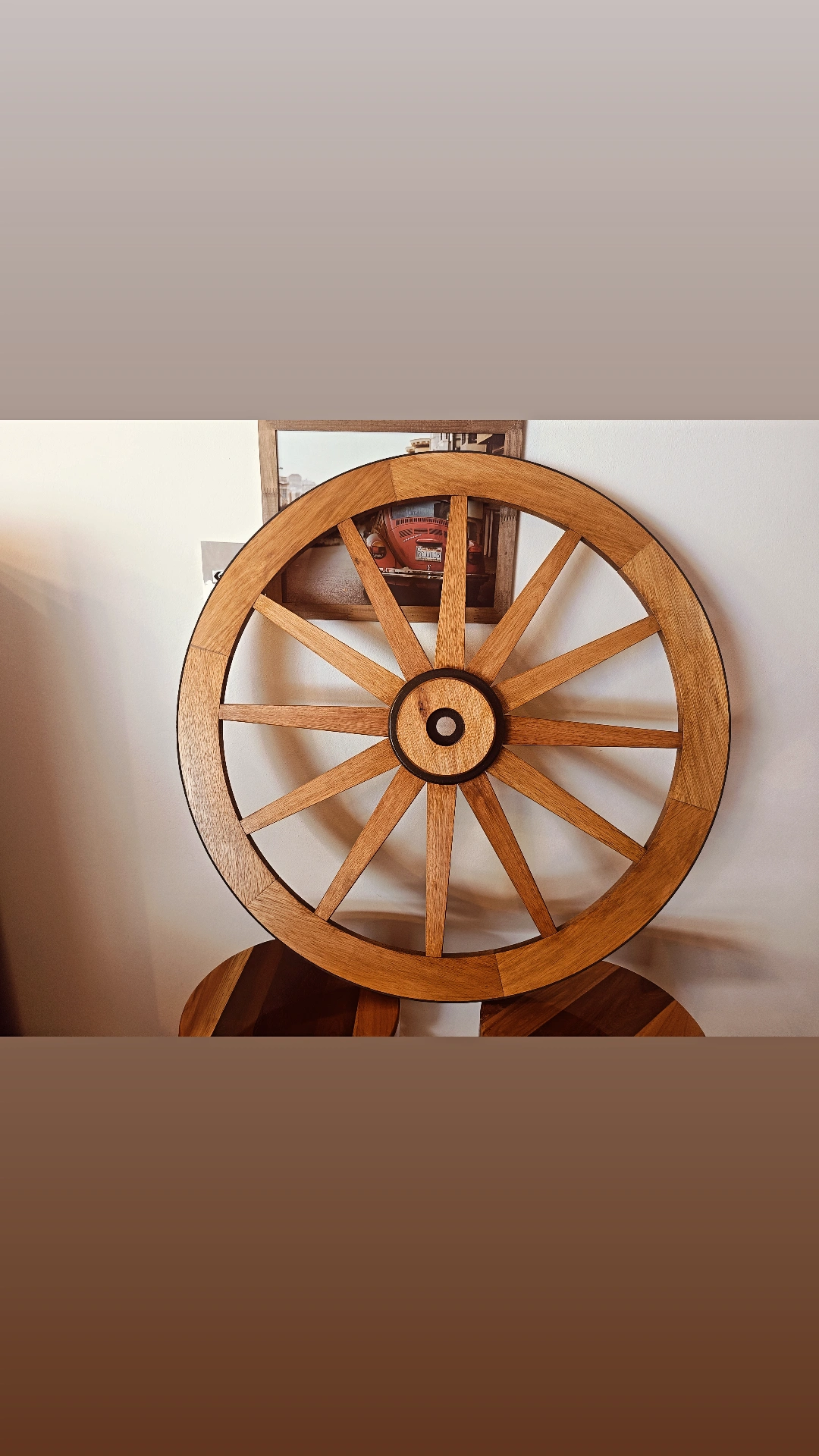 Roda de Carroça Gigante 90cm Madeira Maciça Decoração Rústica – Antunes - Imagem 11