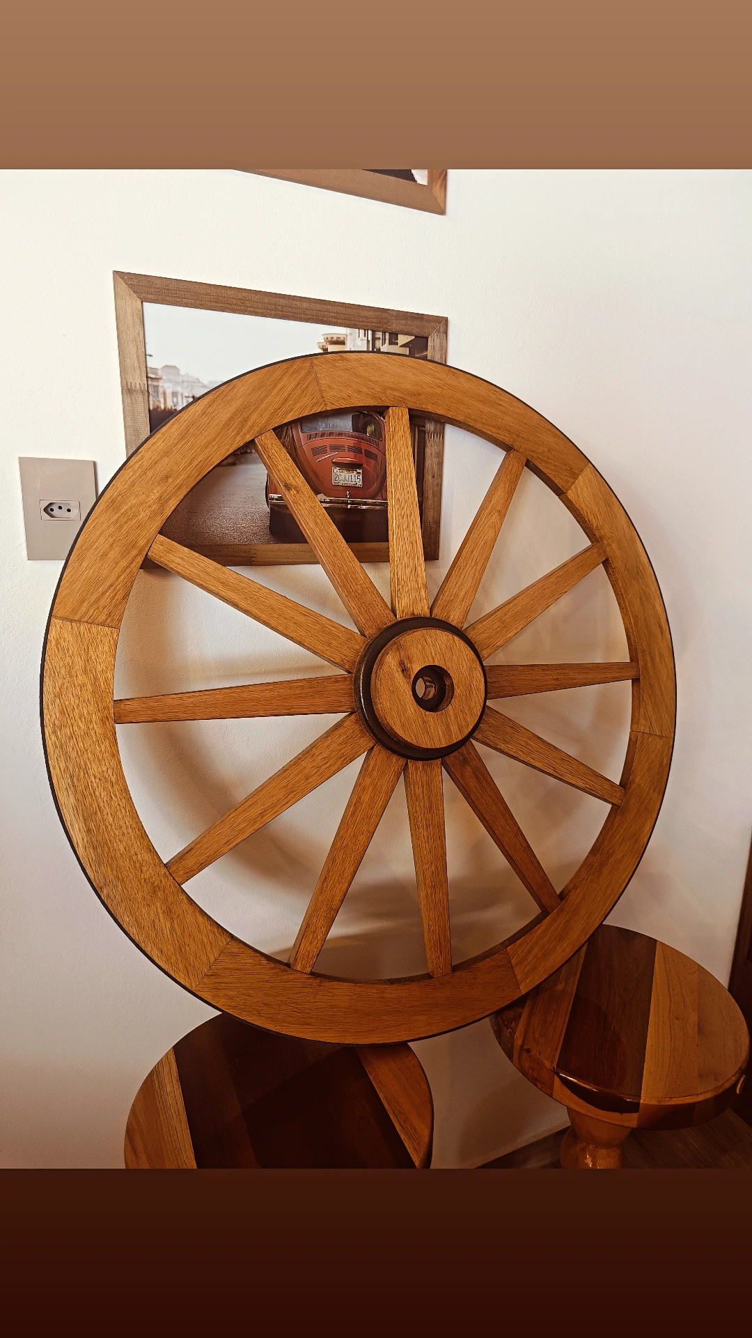 Roda de Carroça Gigante 90cm Madeira Maciça Decoração Rústica – Antunes - Imagem 10