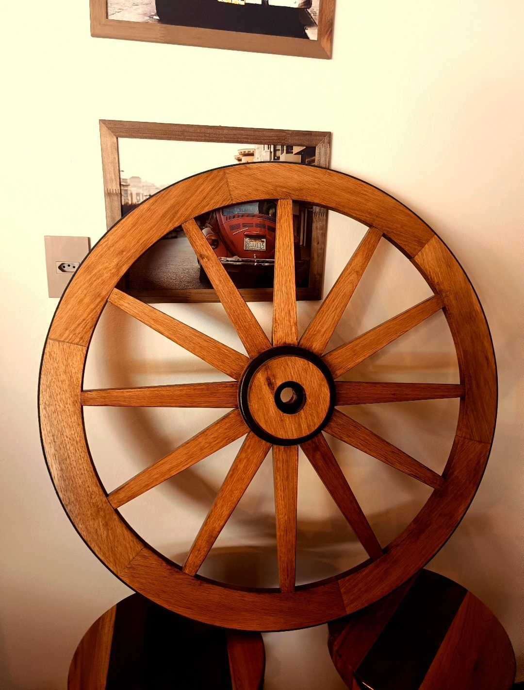 Roda de Carroça Gigante 90cm Madeira Maciça Decoração Rústica – Antunes - Imagem 4