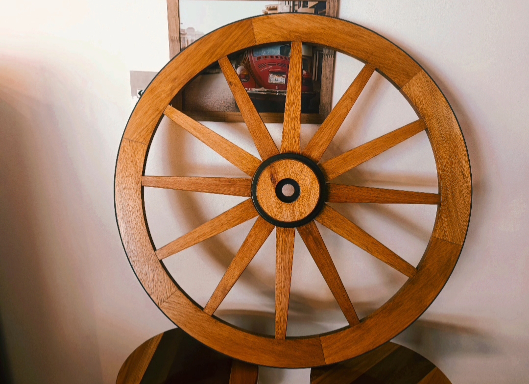 Roda de Carroça Gigante 90cm Madeira Maciça Decoração Rústica – Antunes - Imagem 14