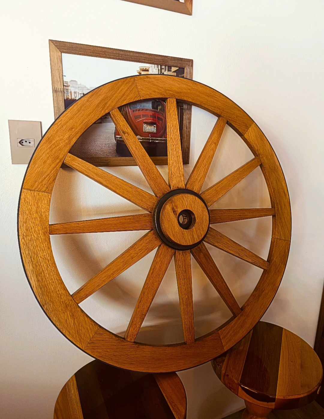 Roda de Carroça Gigante 90cm Madeira Maciça Decoração Rústica – Antunes - Imagem 5