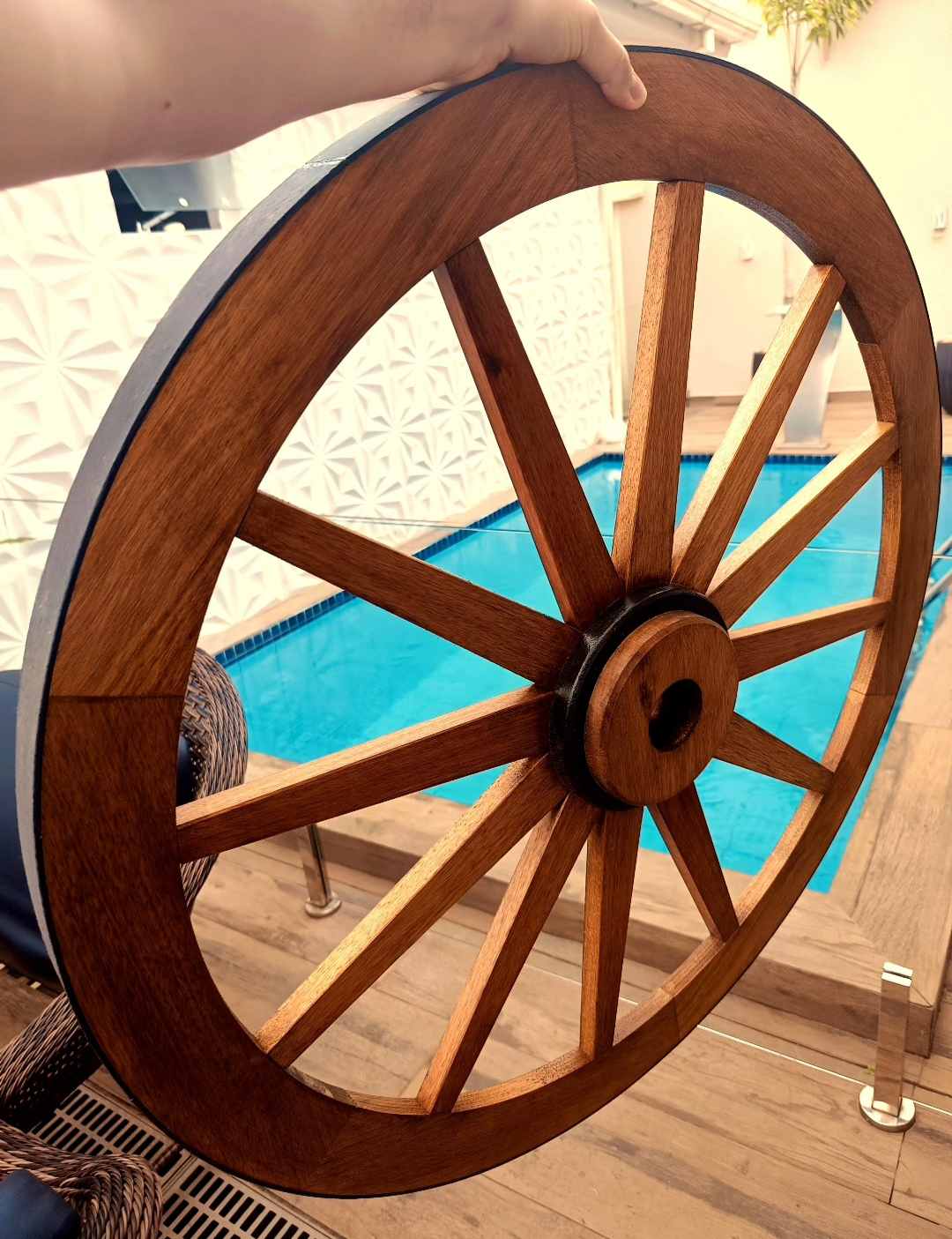 Roda de Carroça Gigante 90cm Madeira Maciça Decoração Rústica – Antunes - Imagem 6