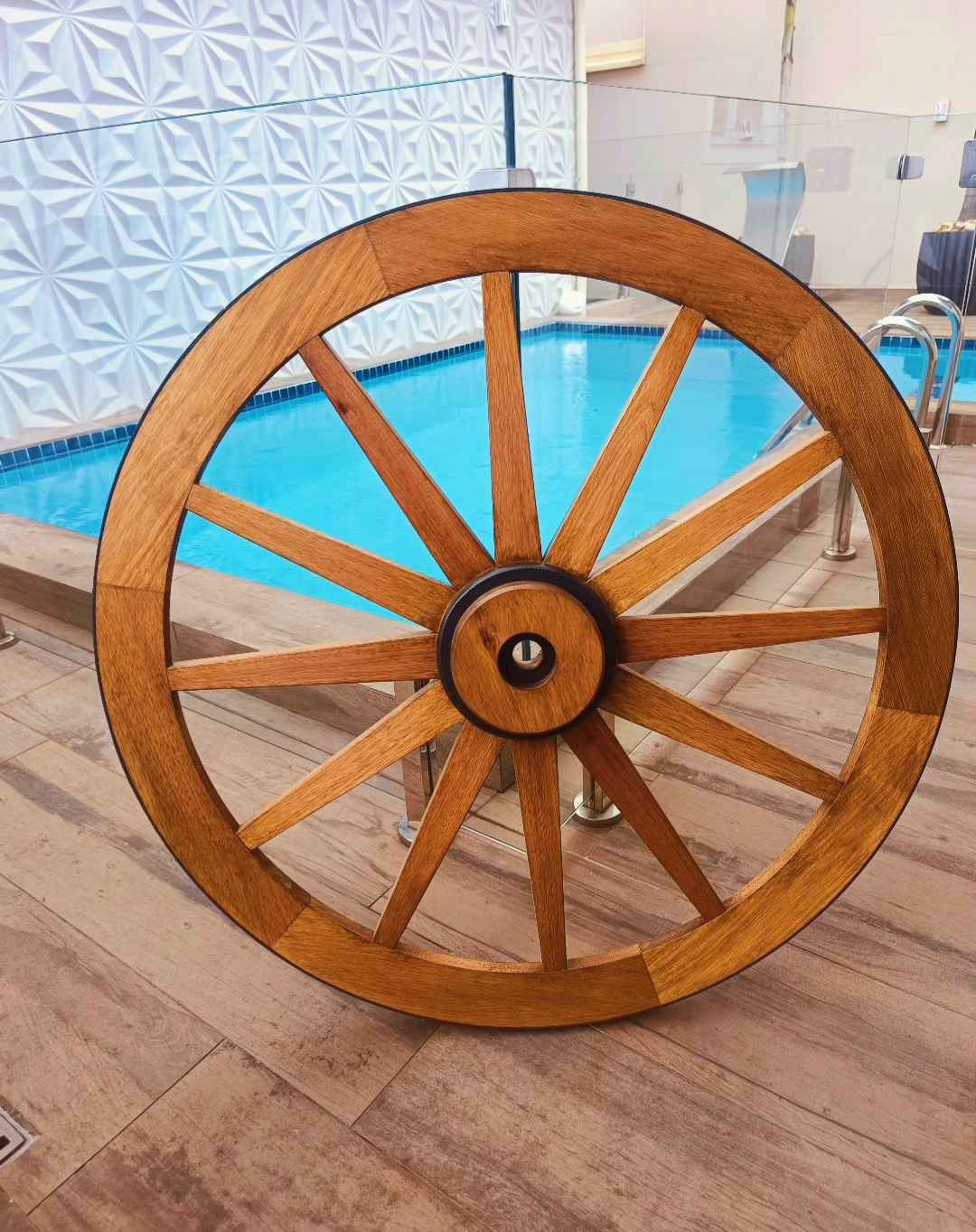 Roda de Carroça Gigante 90cm Madeira Maciça Decoração Rústica – Antunes - Imagem 7