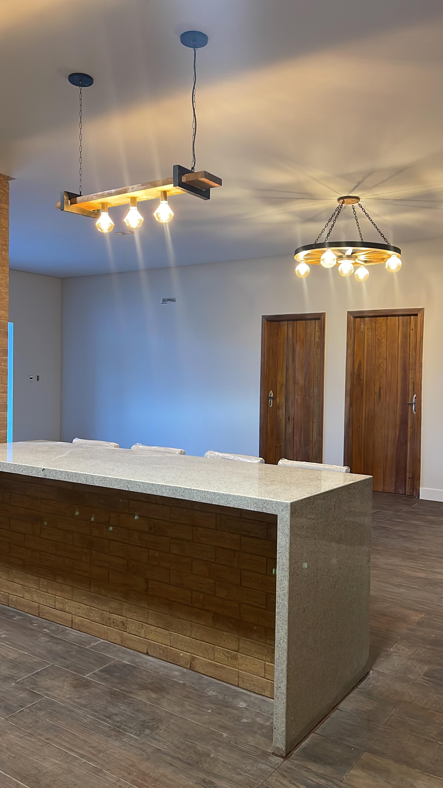 Pendente Rústico Industrial 95cm 3 Lâmpadas Madeira Maciça – Antunes (não acompanha lampadas) - Imagem 7