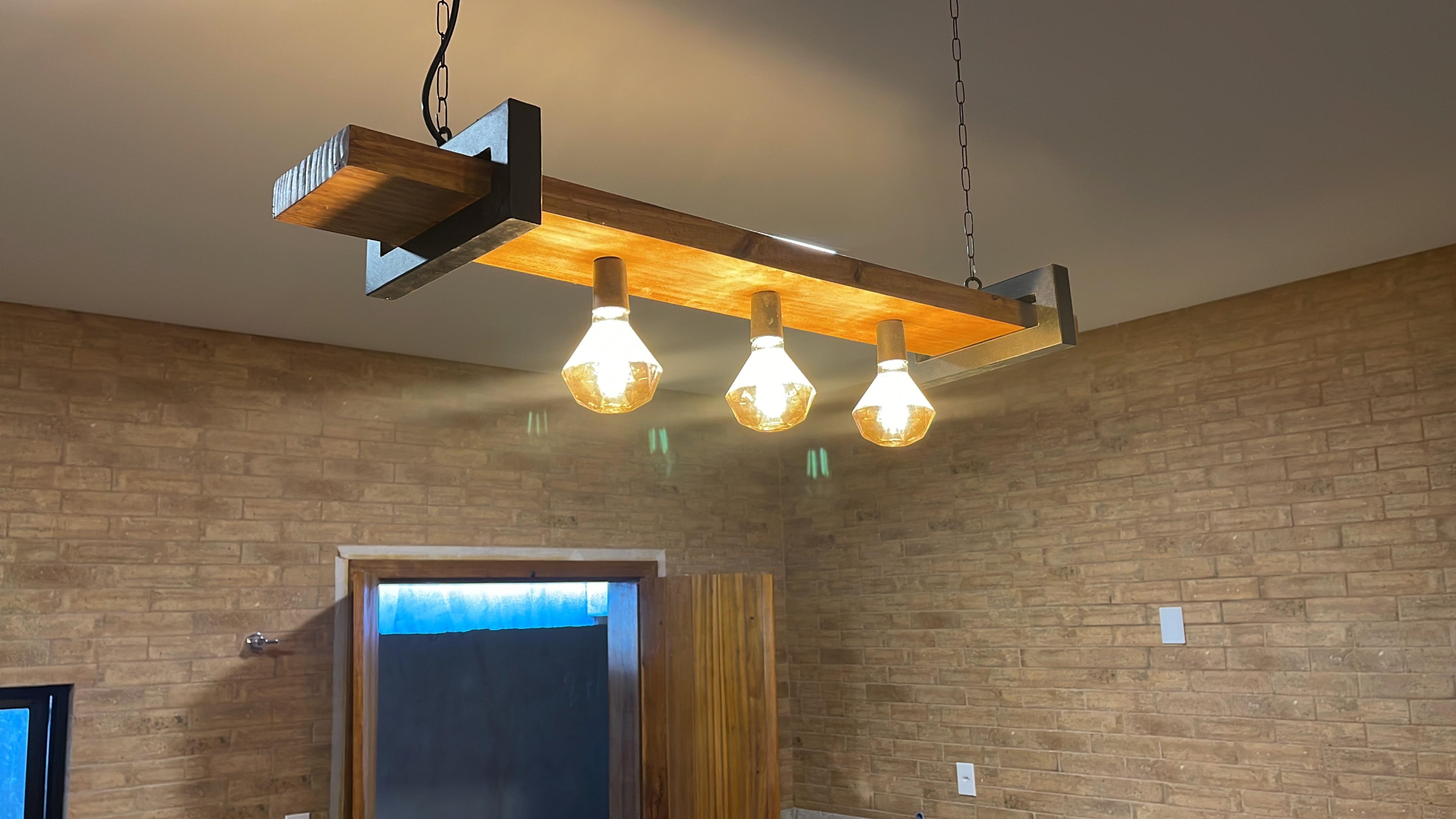 Pendente Rústico Industrial 95cm 3 Lâmpadas Madeira Maciça – Antunes (não acompanha lampadas) - Imagem 8