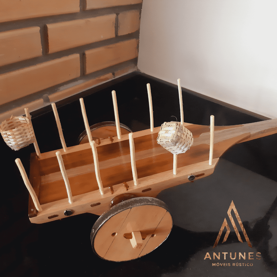 Carro de Boi Miniatura Rústica em Madeira Nobre – Decoração Fazenda, Roça, Vintage Artesanal - Imagem 2
