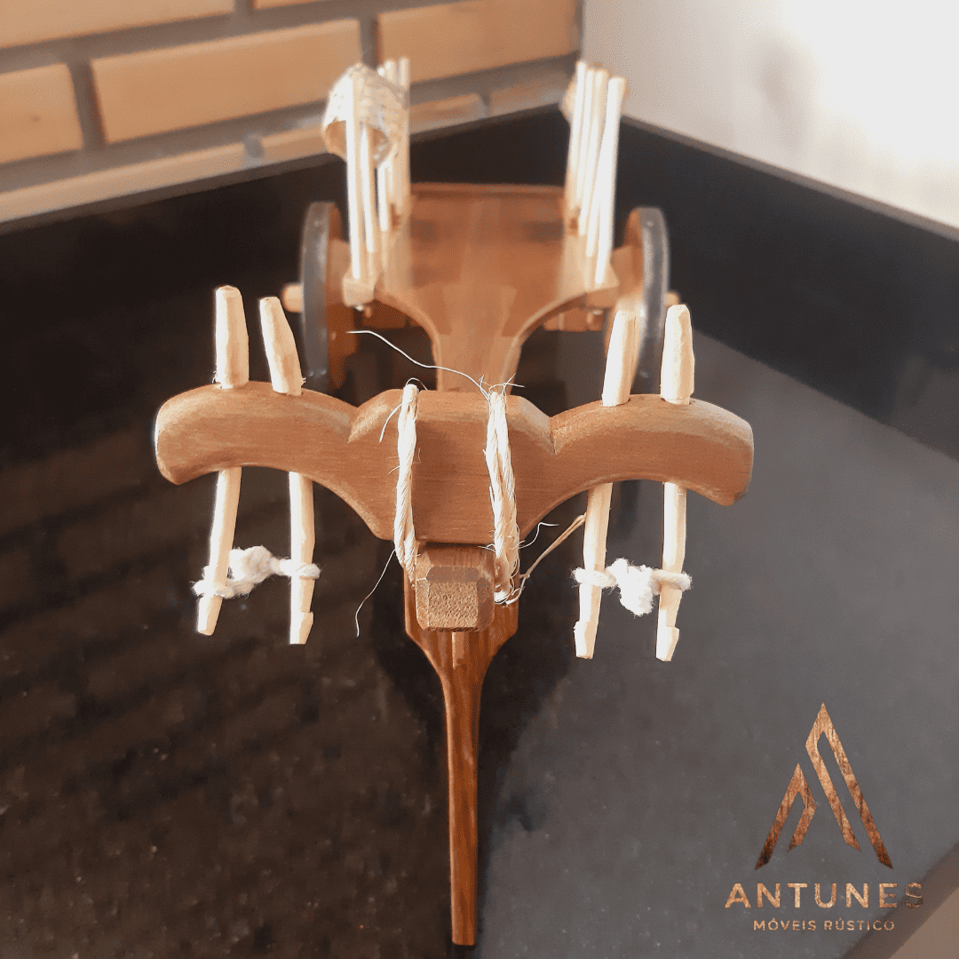Carro de Boi Miniatura Rústica em Madeira Nobre – Decoração Fazenda, Roça, Vintage Artesanal - Imagem 5